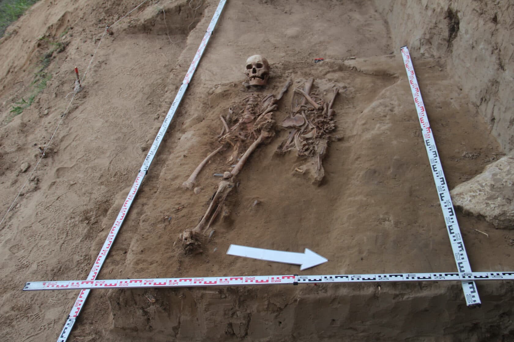 Археологи АНИЦ РС(Я) раскопали уникальные древние погребения в местности Ой-Муран на Средней Лене