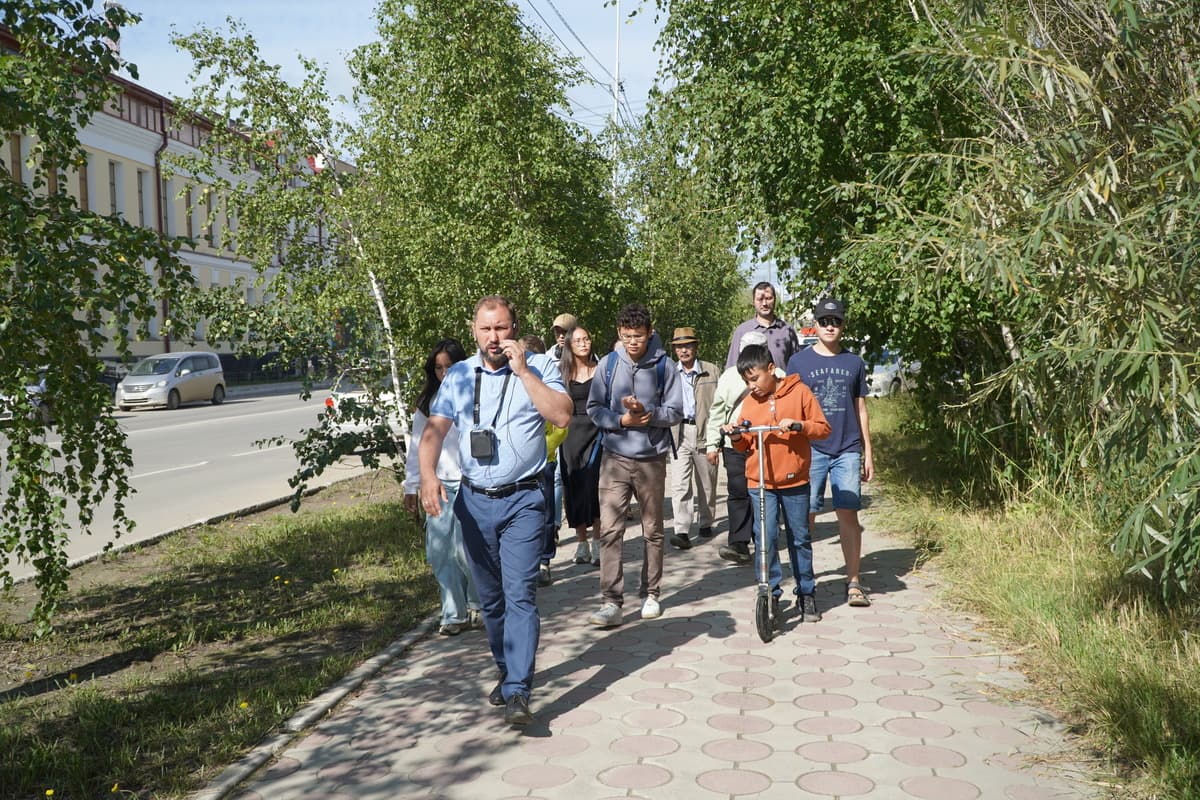 В День флага России археологи АНИЦ провели экскурсию по Якутску