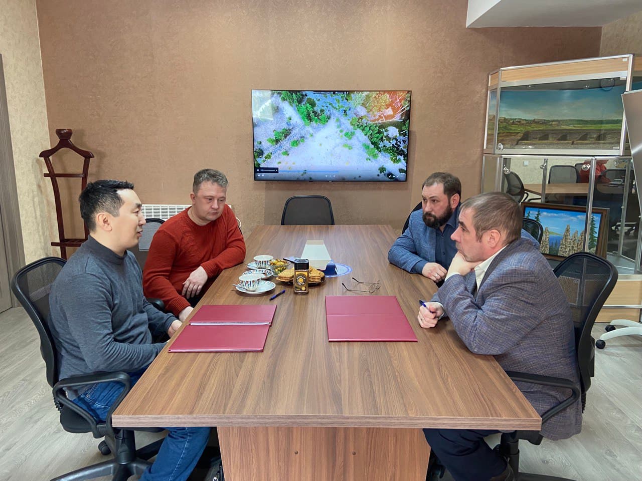 Подписание соглашения между Арктическим научно-исследовательским центром и Аллаиховским улусом